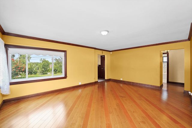 2N101 Glen Ellyn Road, Glendale Heights, IL 60139