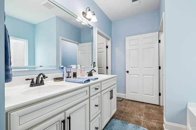1026 Waterstone Dr, Lebanon, TN 37090