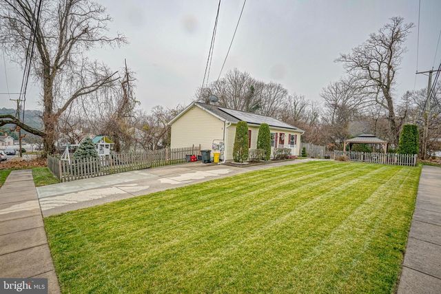 2 HAZEL LN, Pine Hill, NJ 08021