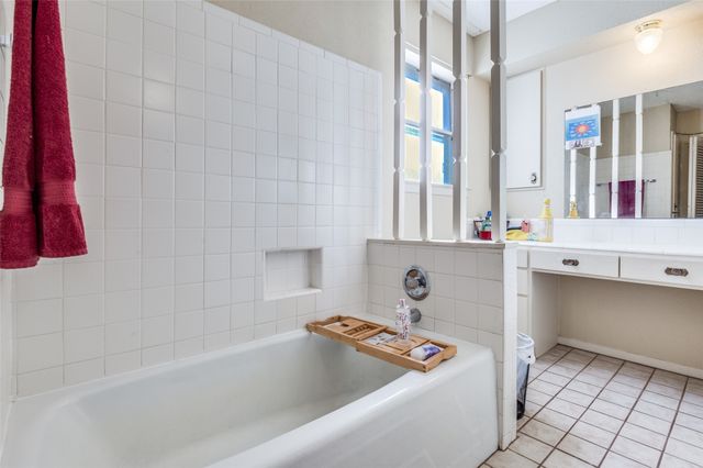 305 Cedar Creek Court, Fort Worth, TX 76103