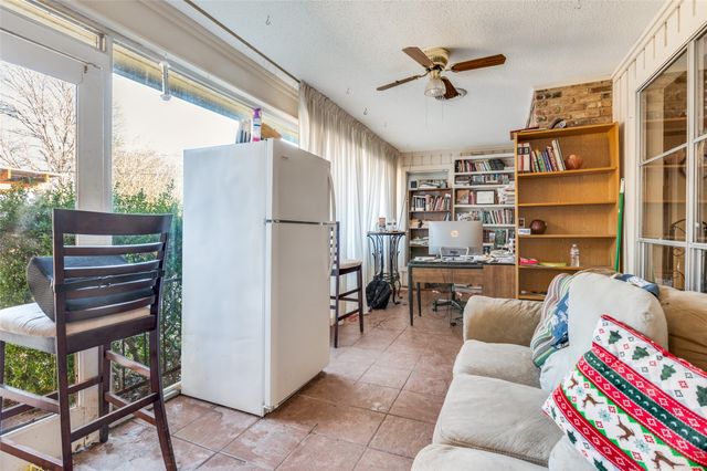 305 Cedar Creek Court, Fort Worth, TX 76103