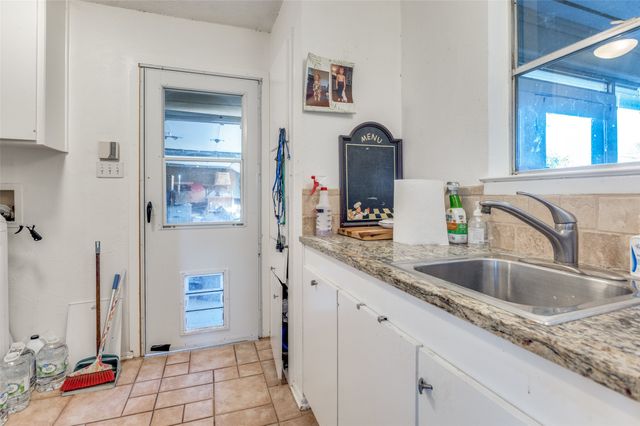 305 Cedar Creek Court, Fort Worth, TX 76103