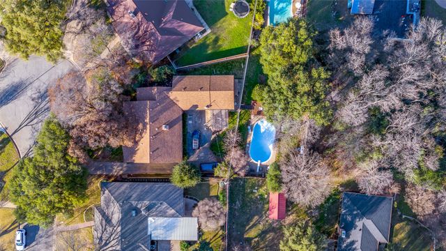 305 Cedar Creek Court, Fort Worth, TX 76103