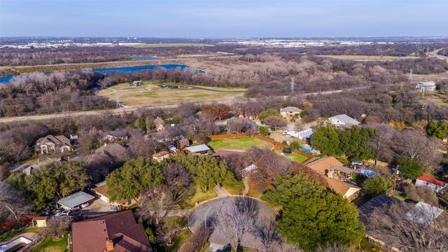 305 Cedar Creek Court, Fort Worth, TX 76103