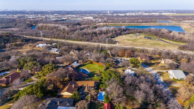 305 Cedar Creek Court, Fort Worth, TX 76103