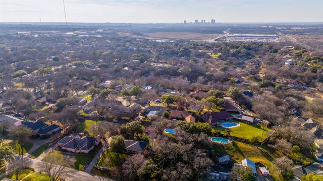 305 Cedar Creek Court, Fort Worth, TX 76103