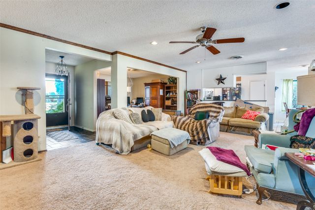 305 Cedar Creek Court, Fort Worth, TX 76103