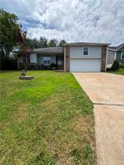 2957 E Setter Street, Fayetteville, AR 72701