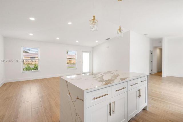 102 SW 13th Ave, Delray Beach, FL 33444