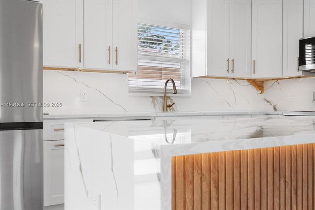 102 SW 13th Ave, Delray Beach, FL 33444