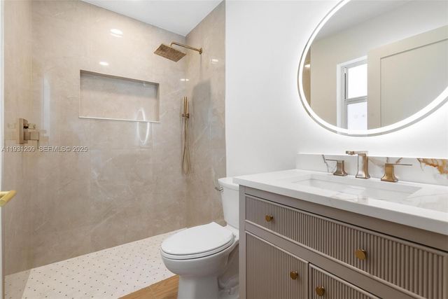 102 SW 13th Ave, Delray Beach, FL 33444