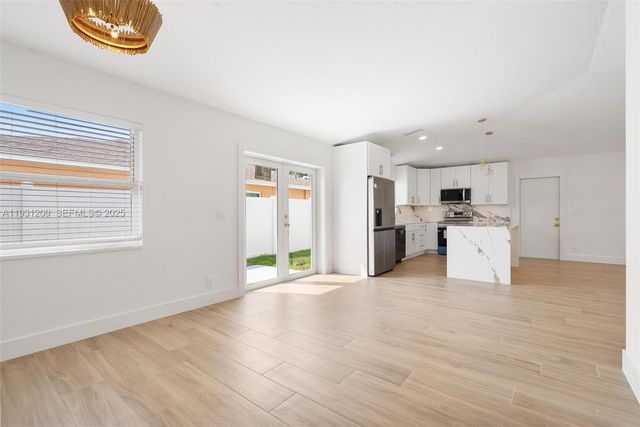 102 SW 13th Ave, Delray Beach, FL 33444