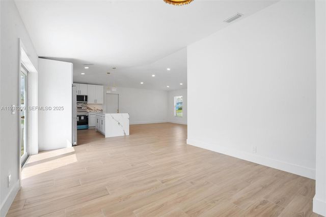 102 SW 13th Ave, Delray Beach, FL 33444