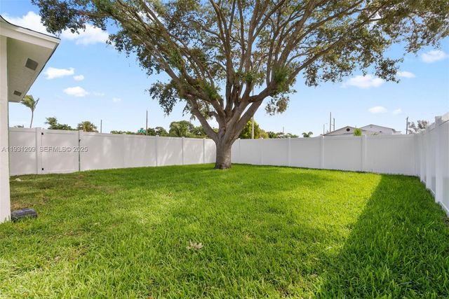 102 SW 13th Ave, Delray Beach, FL 33444