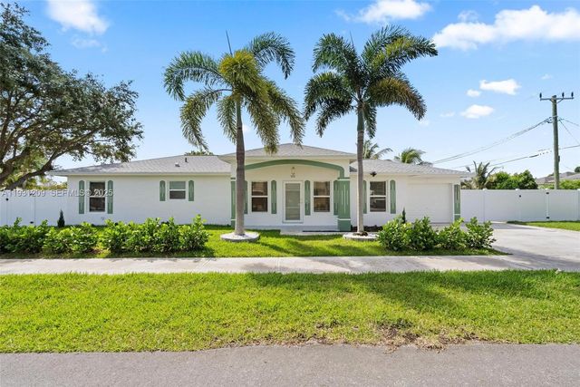 102 SW 13th Ave, Delray Beach, FL 33444