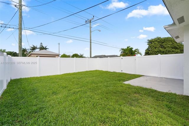 102 SW 13th Ave, Delray Beach, FL 33444