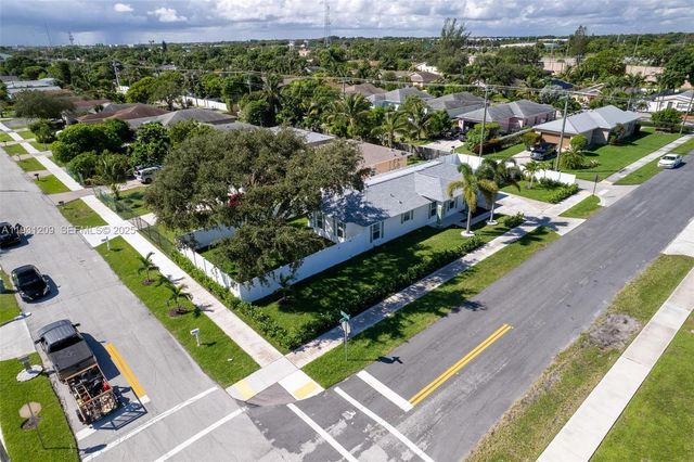 102 SW 13th Ave, Delray Beach, FL 33444