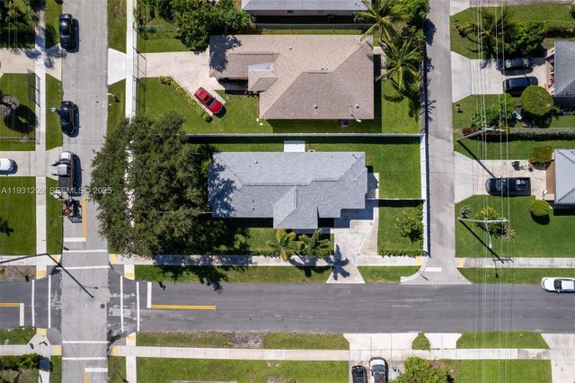 102 SW 13th Ave, Delray Beach, FL 33444