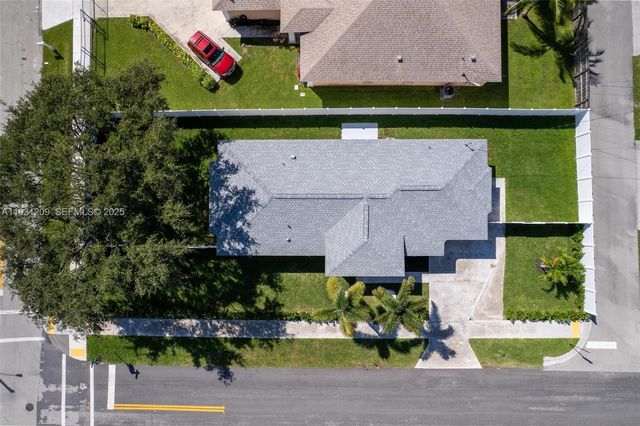 102 SW 13th Ave, Delray Beach, FL 33444