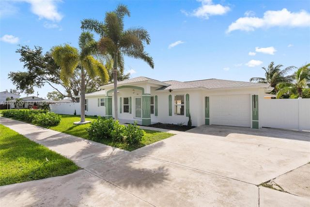 102 SW 13th Ave, Delray Beach, FL 33444