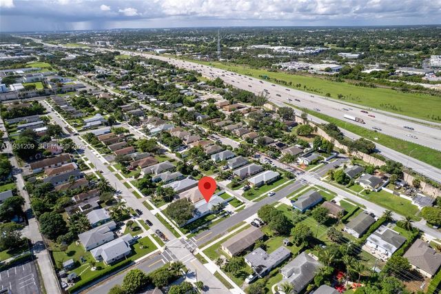 102 SW 13th Ave, Delray Beach, FL 33444