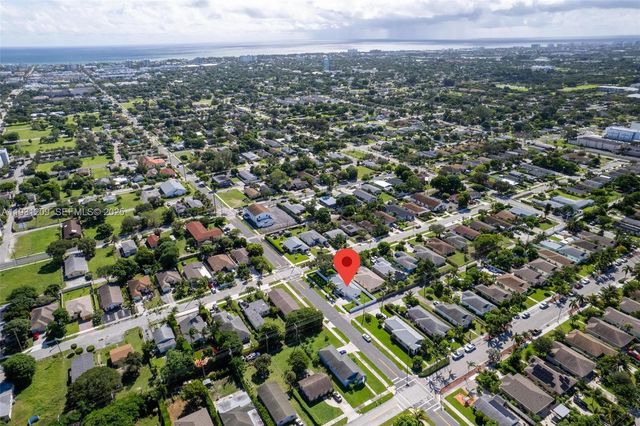 102 SW 13th Ave, Delray Beach, FL 33444