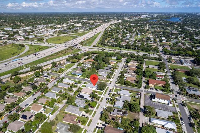 102 SW 13th Ave, Delray Beach, FL 33444