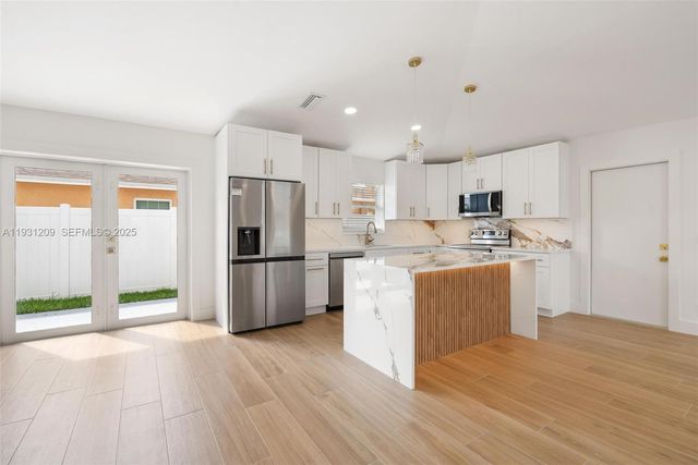 102 SW 13th Ave, Delray Beach, FL 33444