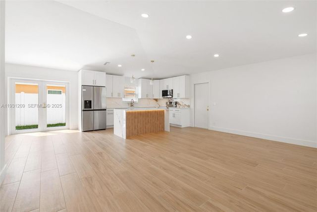 102 SW 13th Ave, Delray Beach, FL 33444