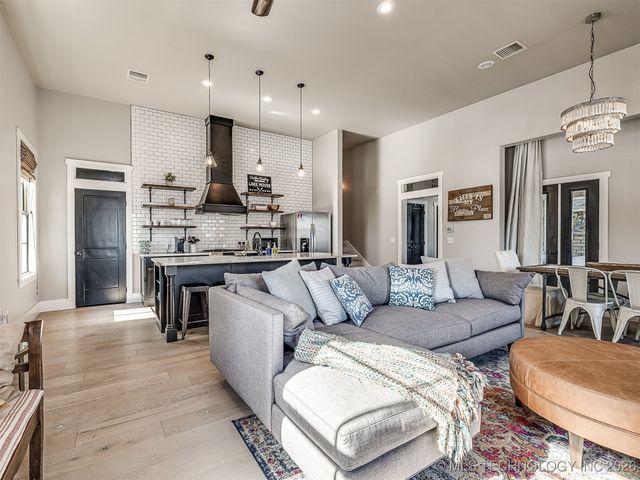 29 Park Street, Carlton Landing, OK 74432