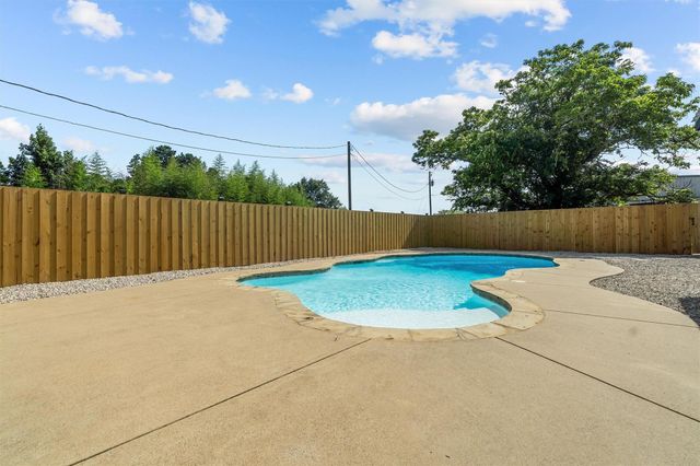 123 W Main Street, Kennard, TX 75847