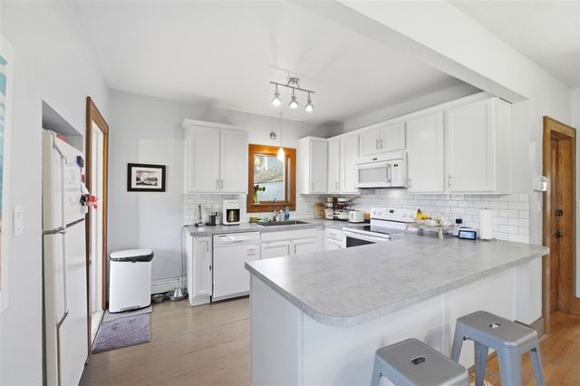 115 N Lake Avenue, Spring Lake, MI 49456