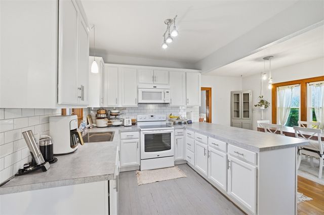 115 N Lake Avenue, Spring Lake, MI 49456