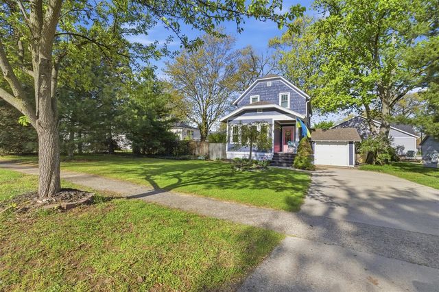115 N Lake Avenue, Spring Lake, MI 49456