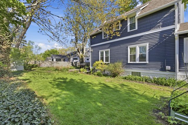 115 N Lake Avenue, Spring Lake, MI 49456
