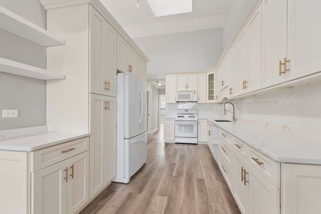 6840 Oak View Court, Oak Forest, IL 60452