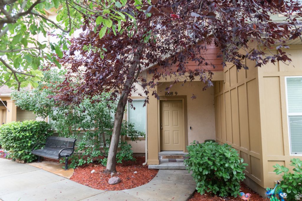 1008 N SHEPARD CREEK PKWY #9, Farmington, UT 84025 — photo 2