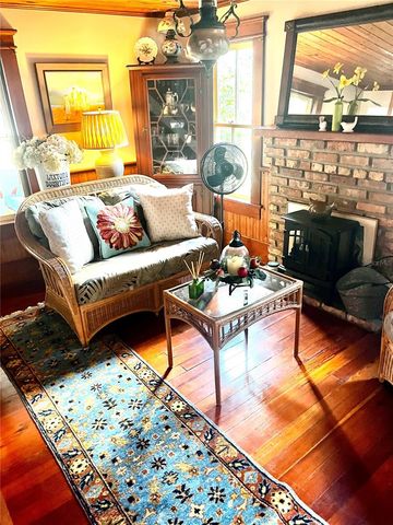 908 N CLAYTON STREET, Mount Dora, FL 32757