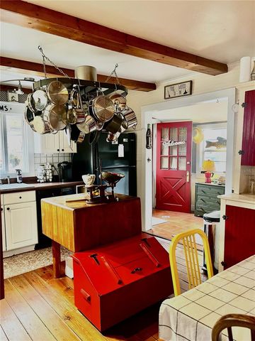 908 N CLAYTON STREET, Mount Dora, FL 32757