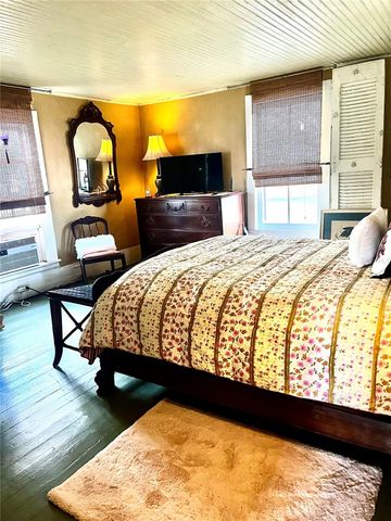 908 N CLAYTON STREET, Mount Dora, FL 32757