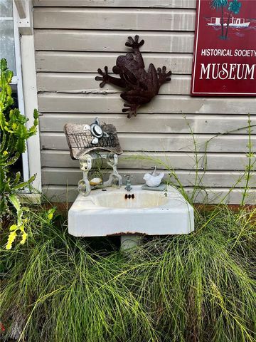 908 N CLAYTON STREET, Mount Dora, FL 32757