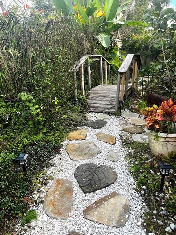 908 N CLAYTON STREET, Mount Dora, FL 32757