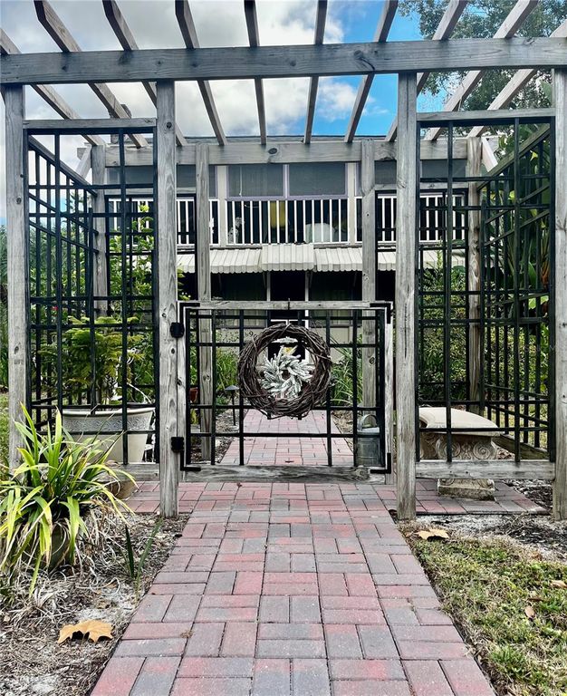 908 N CLAYTON STREET, Mount Dora, FL 32757