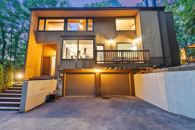 11905 S Lakewood Avenue, Palos Park, IL 60464