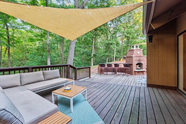 11905 S Lakewood Avenue, Palos Park, IL 60464