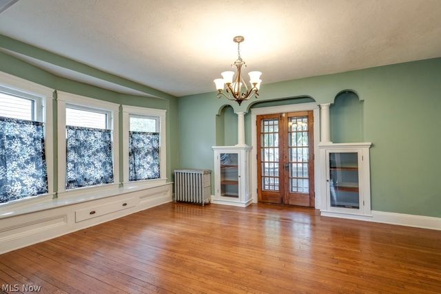 3255 Hyde Park Avenue, Cleveland Heights, OH 44118