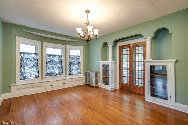 3255 Hyde Park Avenue, Cleveland Heights, OH 44118