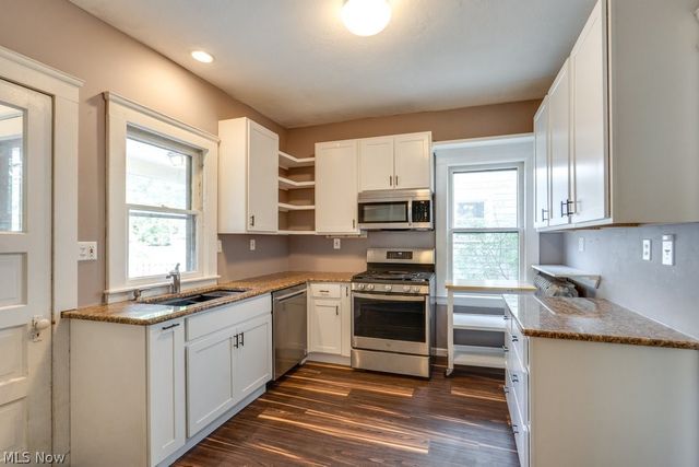 3255 Hyde Park Avenue, Cleveland Heights, OH 44118