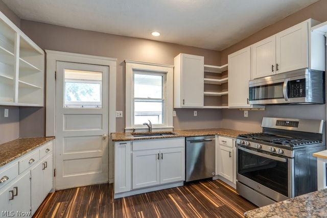 3255 Hyde Park Avenue, Cleveland Heights, OH 44118