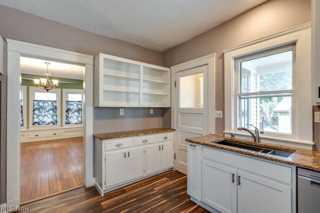 3255 Hyde Park Avenue, Cleveland Heights, OH 44118